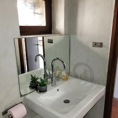 La Barrade - Atypical House בית נופש