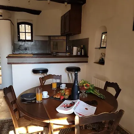 La Barrade - Atypical House בית נופש